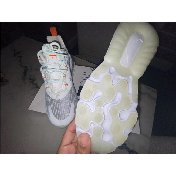 Size 6.5 - Nike Air Max 270 React SE Hyper Crimson White - Picture 2 of 5
